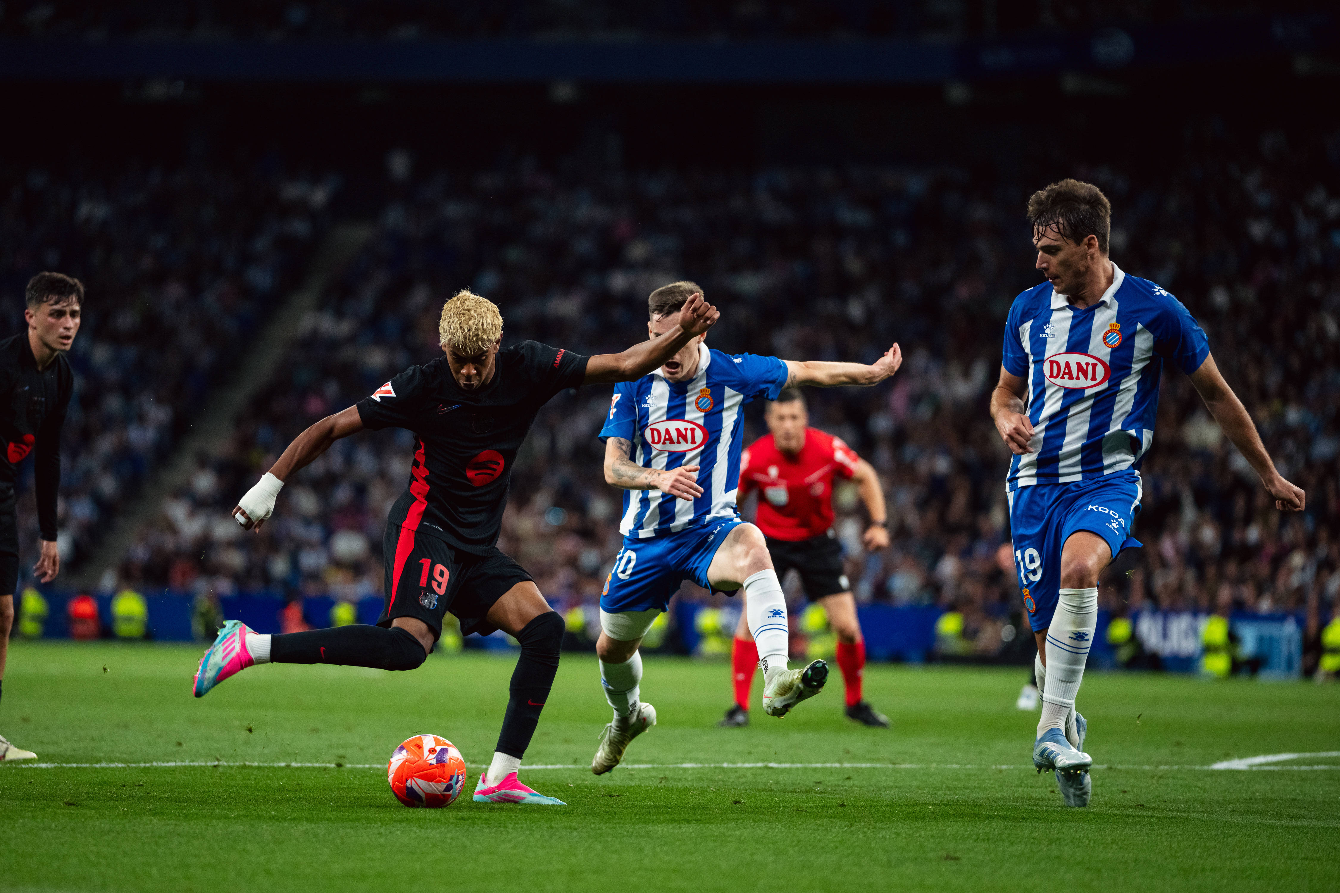 巴布亚新几内亚足球队在比赛中表现亮眼,全场震撼 巴布亚新几内亚足球队在比赛中表现亮眼,全场震撼