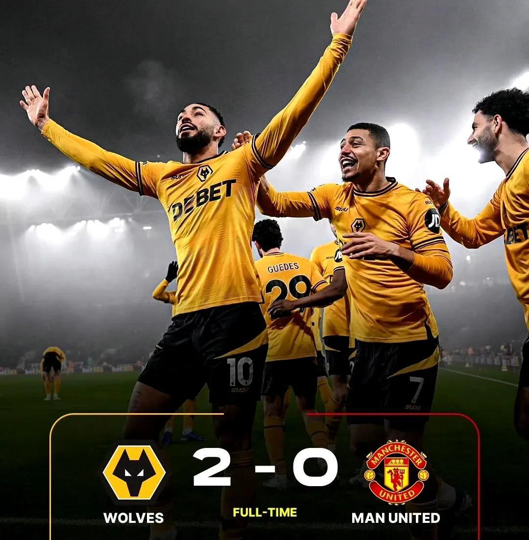 曼联球迷期待新教练能带领球队重拾往日辉煌，掌声雷动