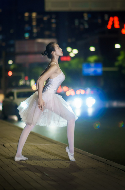 约基奇制霸赛场!三双MVP,雷霆119-94强势终结上海队悬念