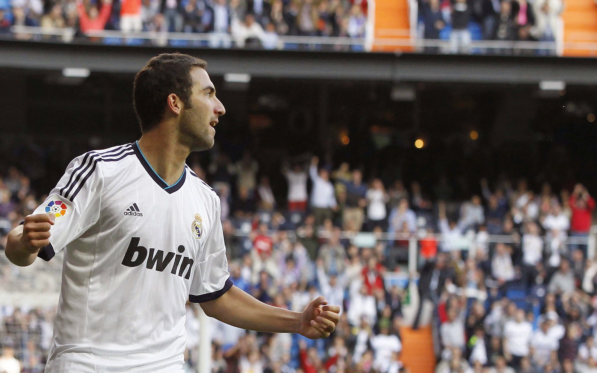 沉默的统帅，当加克波在国家德比之夜攻防两端统治战场