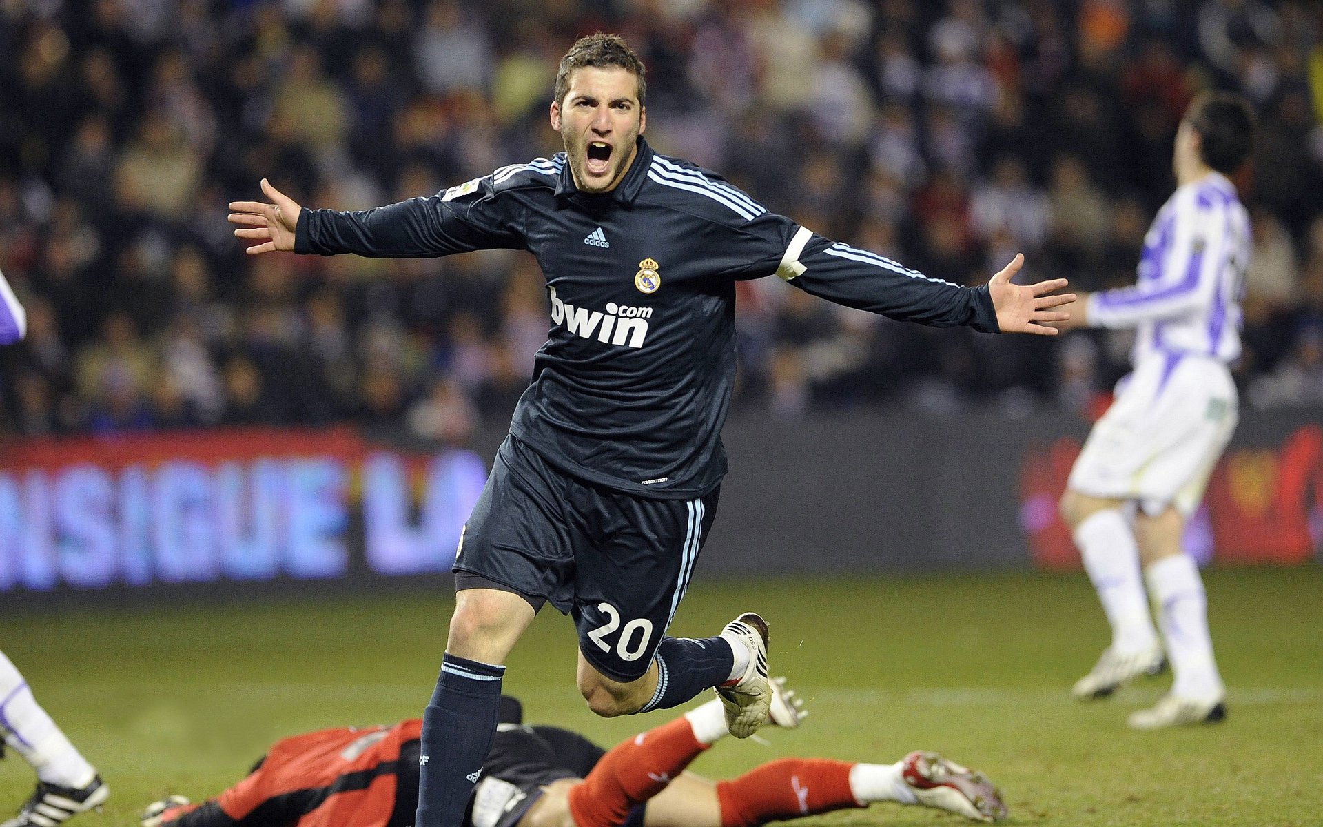 当青春风暴撞上天赋城墙，雷霆魔术之战，约基奇为何成了隐形裁判？