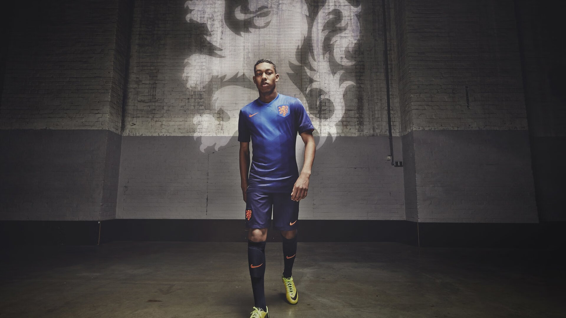 欧冠淘汰赛之夜,皮克,防线上的定海神针,拒绝掉线