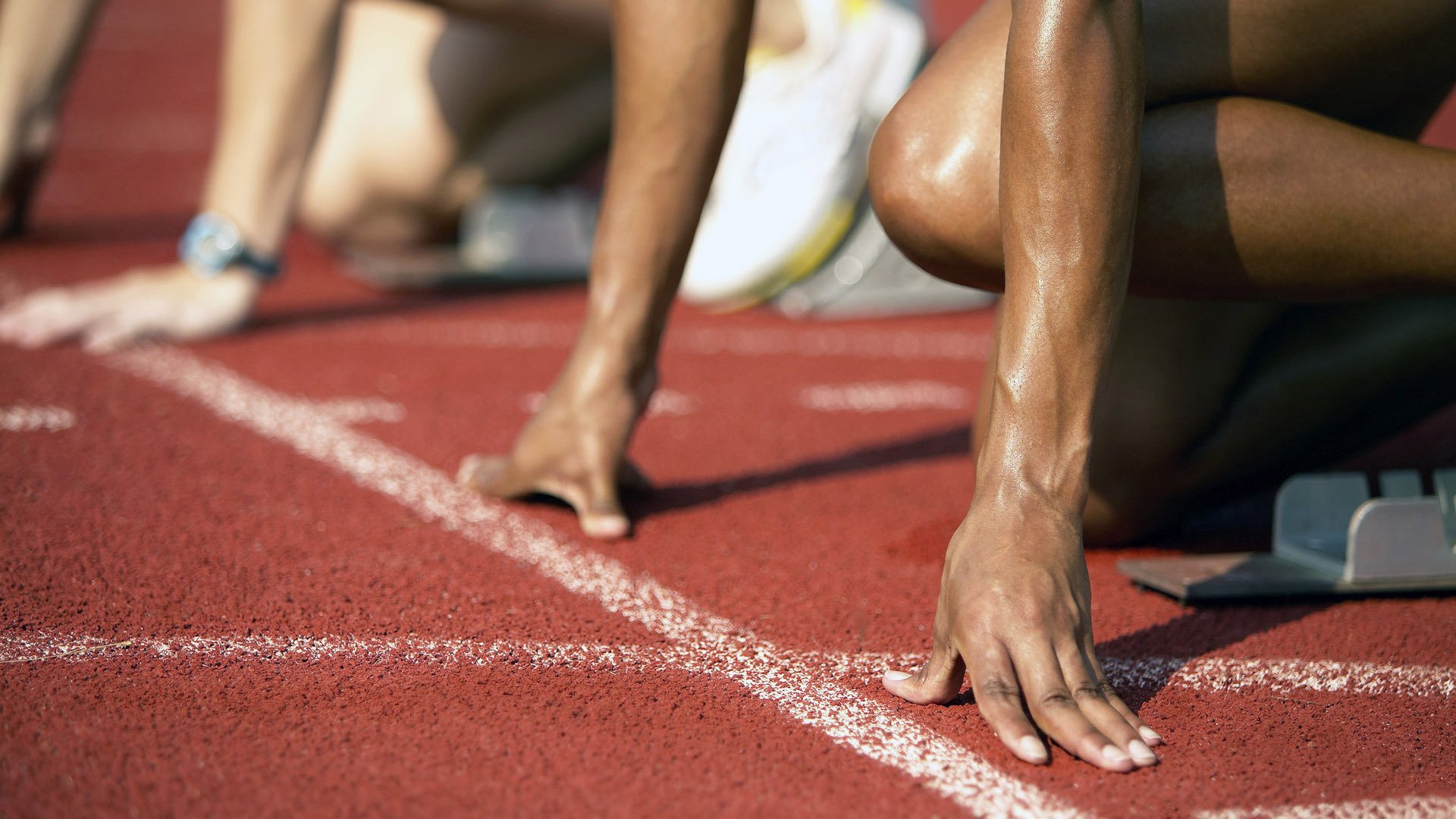 极速狂飙与铁血防守，赛场上的胜负辩证法