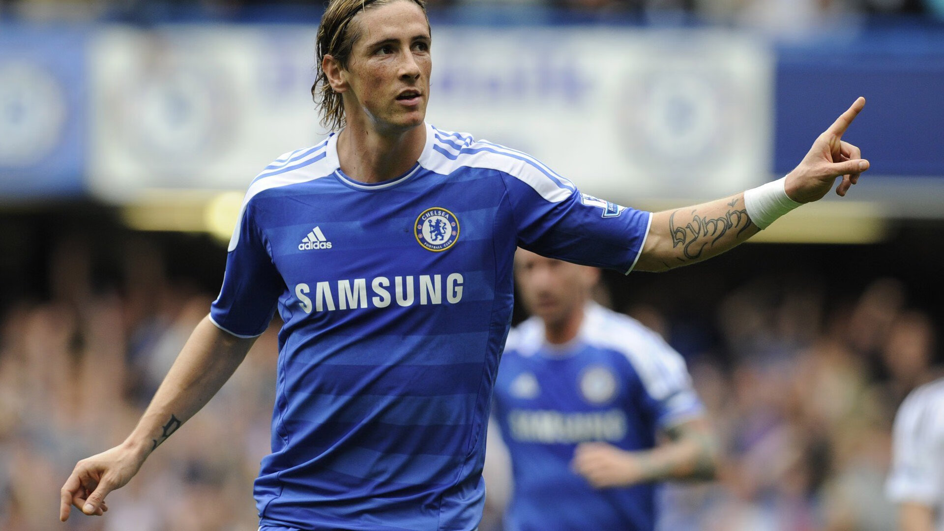 终场哨声响起，奇才绝杀上海！这不仅是英超争冠的分水岭，更是一场足球艺术的加冕礼